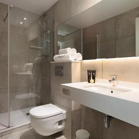 Colon Deluxe Con Piscina Cerca Del Mar Apartment *